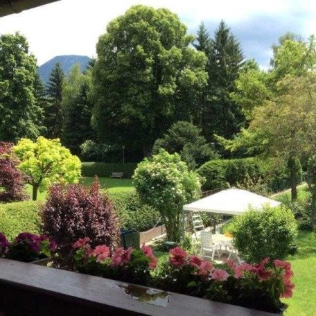 Blick vom Balkon in den Garten, © Alpenblick