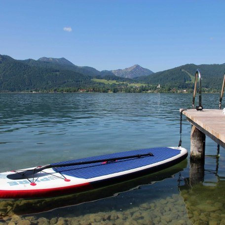 Unser Steg vor dem Hause mit kostenfreiem Stand Up Paddle, © im-web.de/ Tourist Information Tegernsee