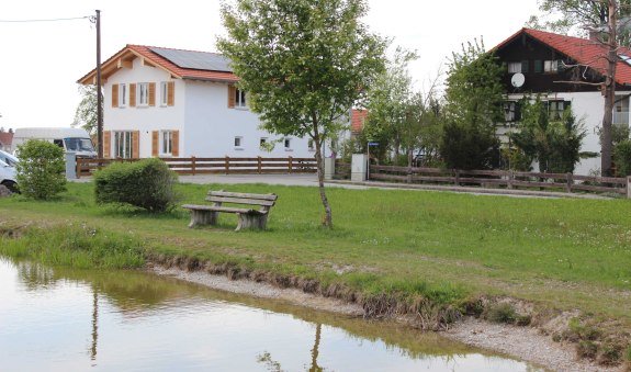 Der Weiher mit Enten, Fischen und Fröschen, © im-web.de/ Gemeinde Waakirchen-Schaftlach