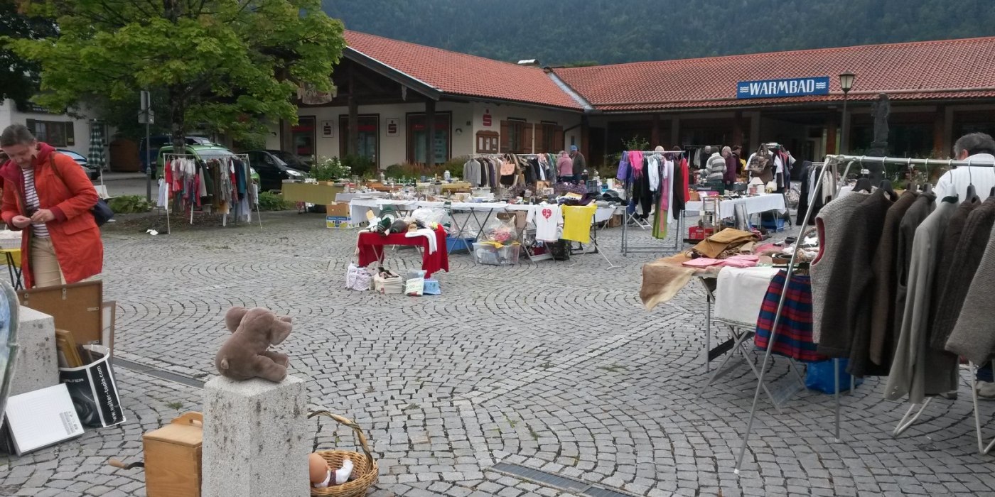 Flohmarkt Kreuth am Dorfplatz, © Renate Luther