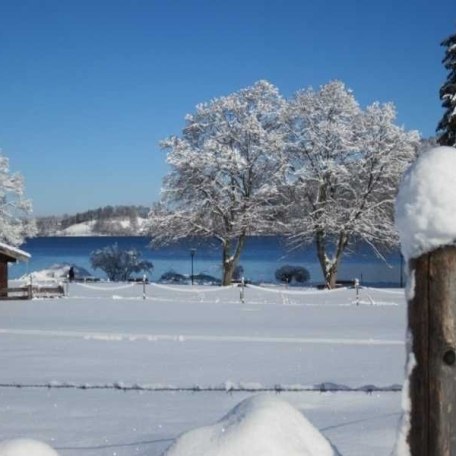 Winteridylle vor unserem Haus, © Gästehaus Gartenheim am Tegernsee