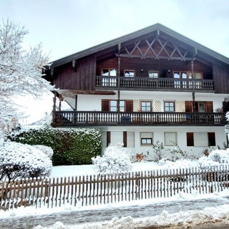 Winteransicht Haus der Ferienwohnung, © im-web.de/ Regionalentwicklung Oberland Kommunalunternehmen