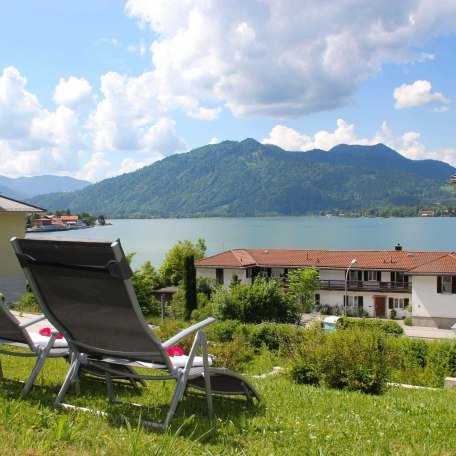 Garten: Liegewiese mit Seeblick, © im-web.de/ Tourist Information Tegernsee