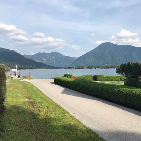 Seepromenade Abwinkl, © Alpen-Suite Abwinkl  Bad Wiessee