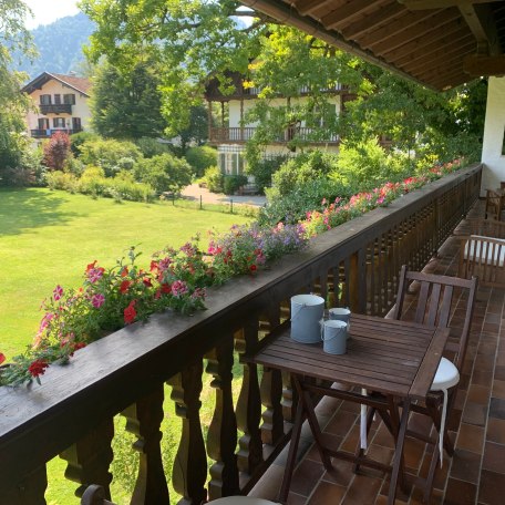 Blick vom Balkon in den Garten, © Alpenblick