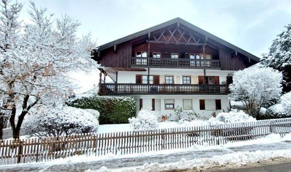 Winteransicht Haus der Ferienwohnung, © im-web.de/ Regionalentwicklung Oberland Kommunalunternehmen