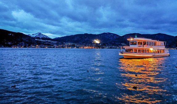 Das Besondere am Adventszauber am Tegernsee, ist das Pendelschiff, welches die von einem Weihnachtsmarkt zum anderen bringt., © Isabelle Munstermann