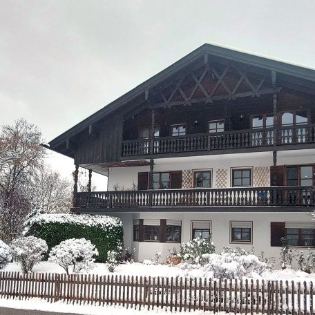 Tegernsee Perle im traditionellen bayrischen Landhaus Winteransicht, © Tegernsee Perle