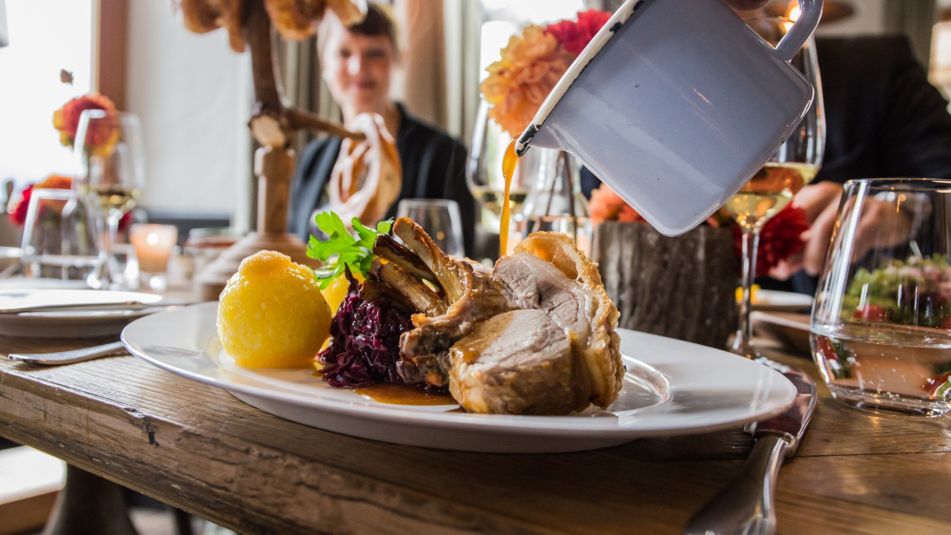 Schweinshaxe mit Knödeln, © Der Tegernsee, Christoph Schempershofe