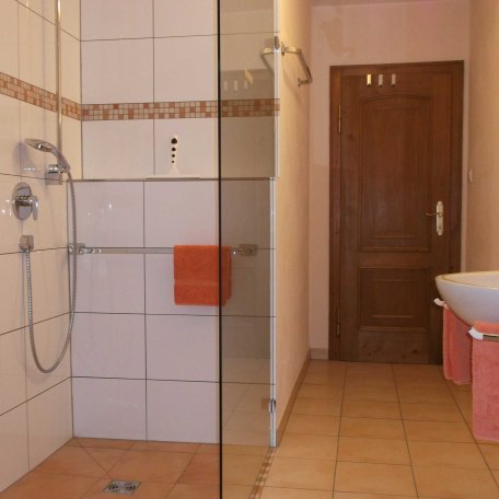 Ferienwohnung Haulle Kreuth am Tegernsee  barrierefreie Dusche im Badezimmer, © im-web.de/ Regionalentwicklung Oberland Kommunalunternehmen