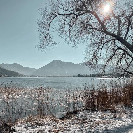 Seepromenade nur 3 Minuten entfernt mit dem Wallberg, © im-web.de/ Regionalentwicklung Oberland Kommunalunternehmen